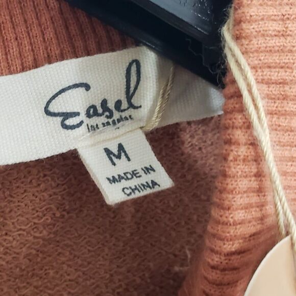 NWT NEW Easel Woman's Distressed Rust Colored Medium Top - Picture 2 of 7